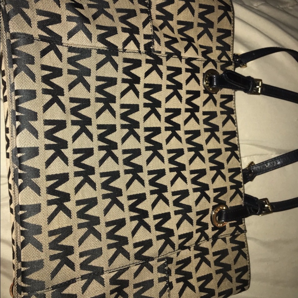 Mk women’s bag barely used - Picture 2 of 5